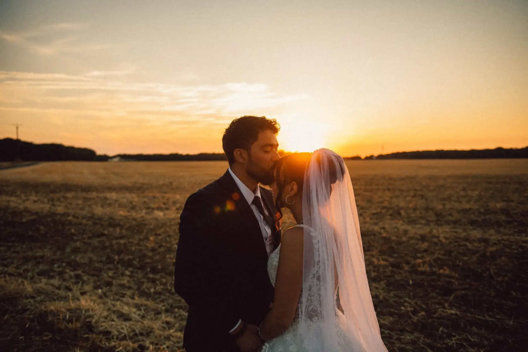 Photographie de mariage au coucher du soleil